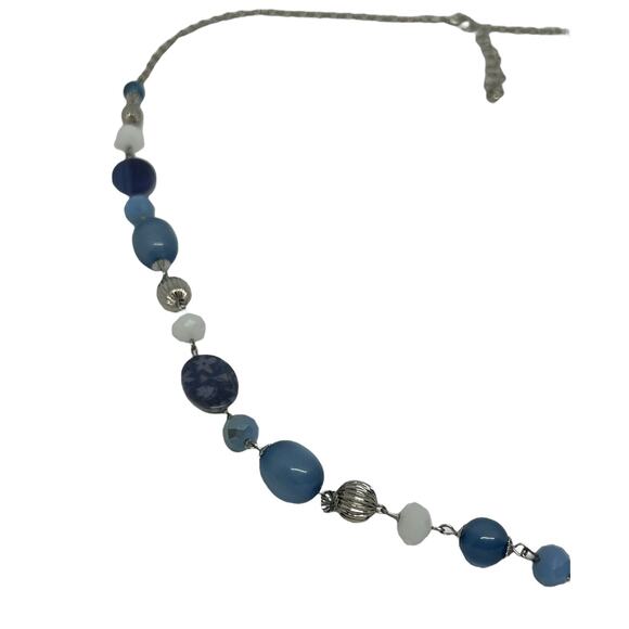 Elegant Blue and Silver Beaded Necklace - Picture 4 of 11